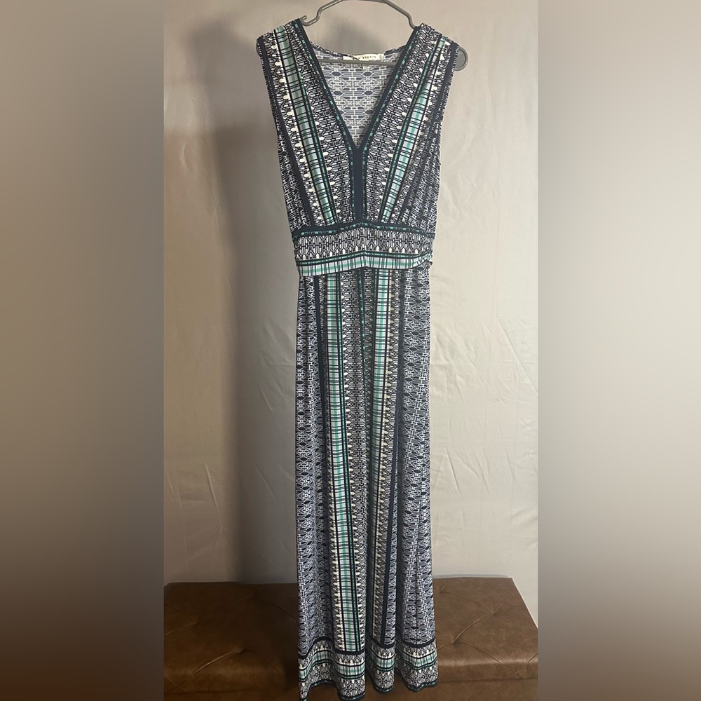 Sleeveless V-Neck Maxi Dress in Navy and Mint